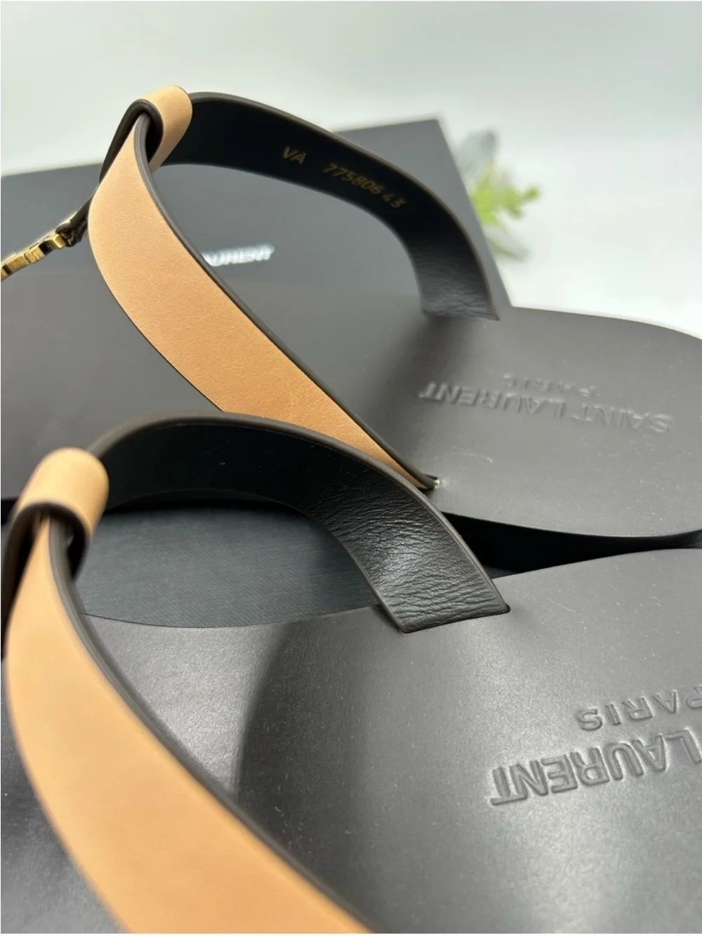 Men’s Saint Laurent CASANDRE YSL logo thong sandals, size 43 made in Italy
